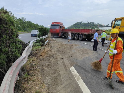 金華高速暖心救援 半掛車事故卡住車道，多名司機(jī)聯(lián)手相助
